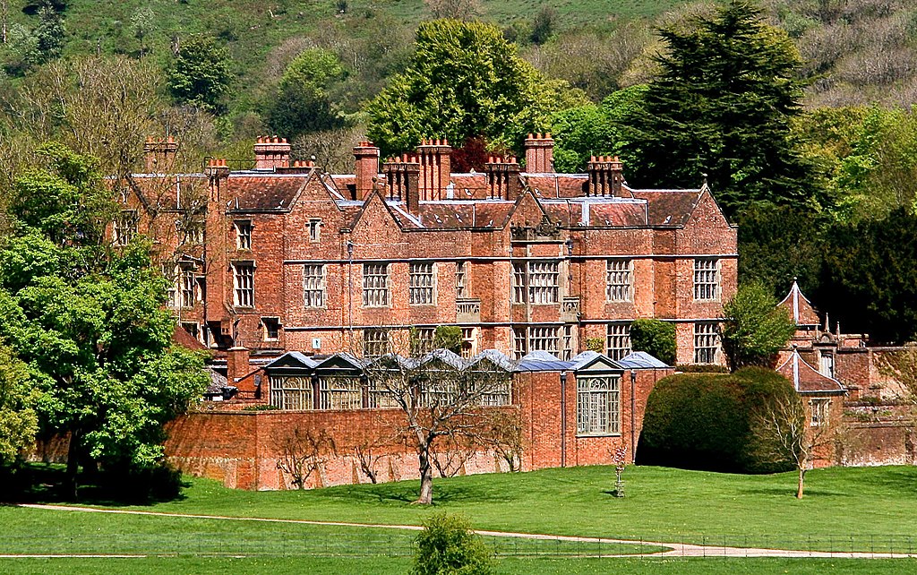1024px-Chequers_(cropped)